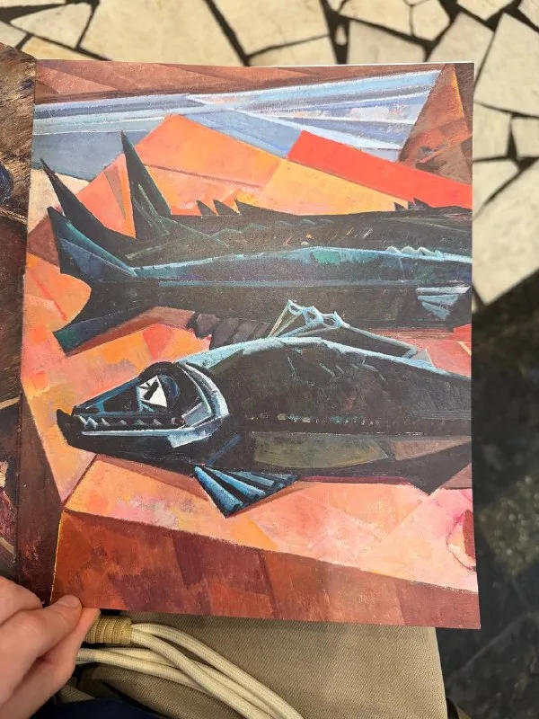 А в перерыве на чай из всего многообразия книг в Третьяковке человека, который всегда про поесть, ждала она….